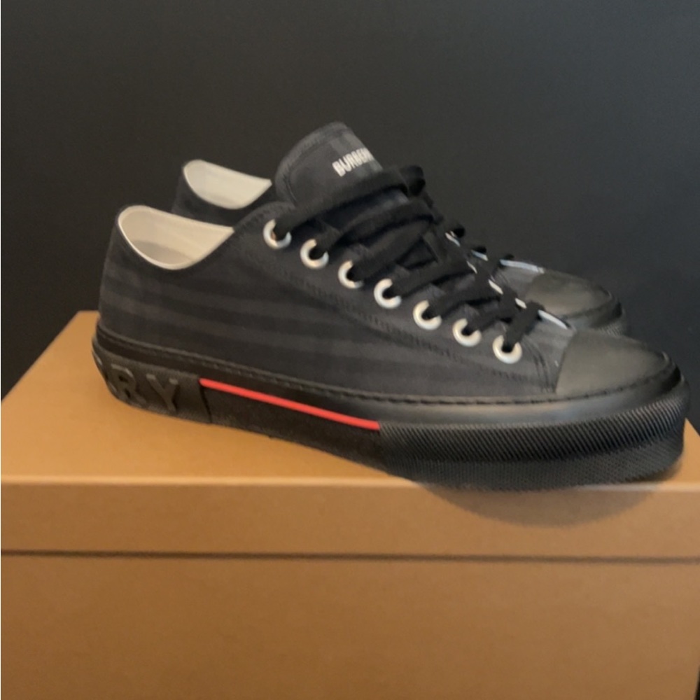 COPY - Burberry shoes size 10.5 for men - Picture 3 of 3